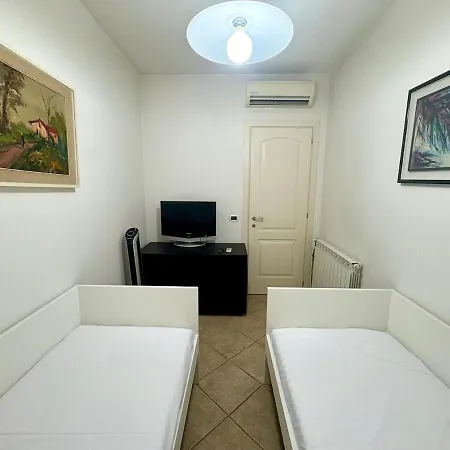 Nyaraló The Nest-casa Con Giardino